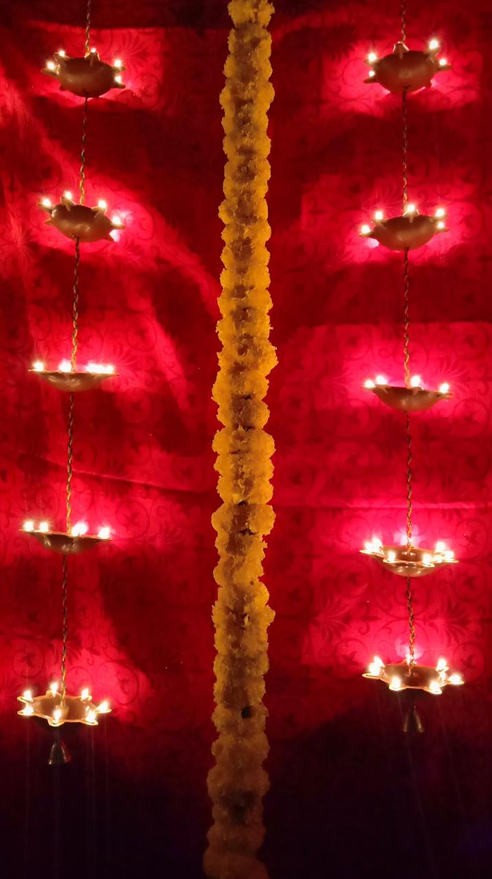 Pair of 5 Vertical Diyas